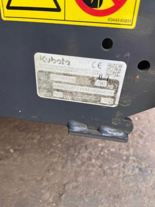 Kubota ZD1211 Zero-Turn Mower - Image 8