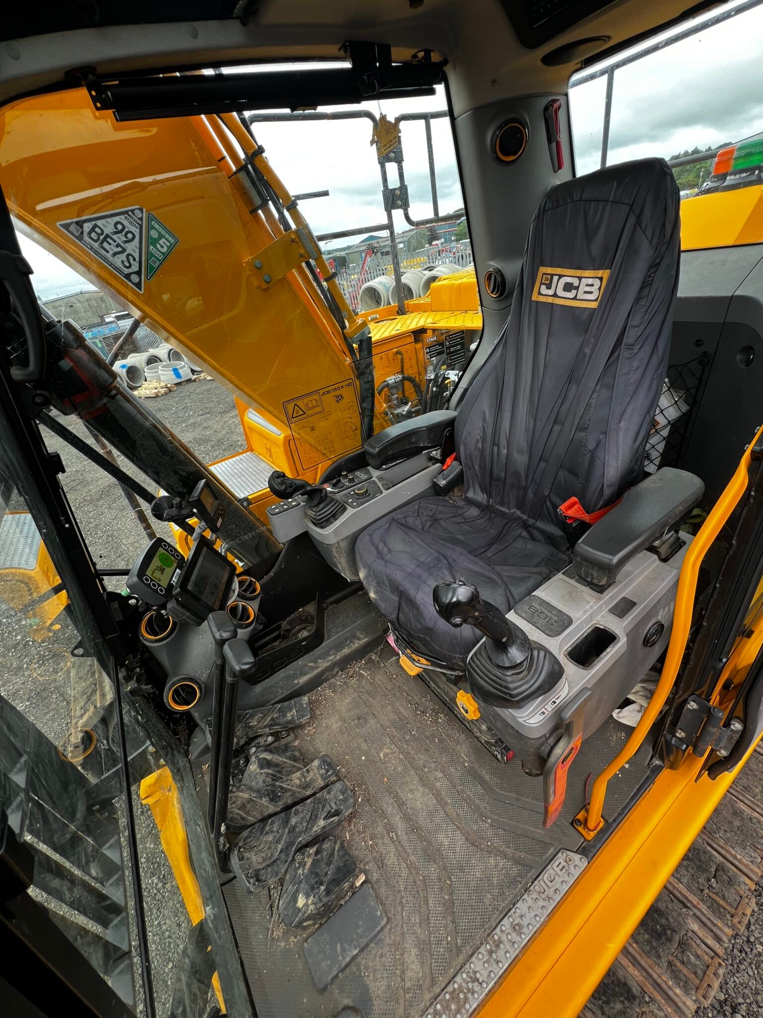 JCB JS150X HD Arb Excavator - Image 16