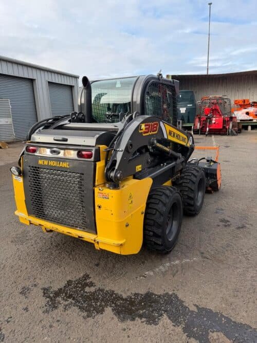 New Holland L318 Skidsteer Loader - Image 4